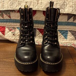 Dr. Marten Leona Size 7 EU 38